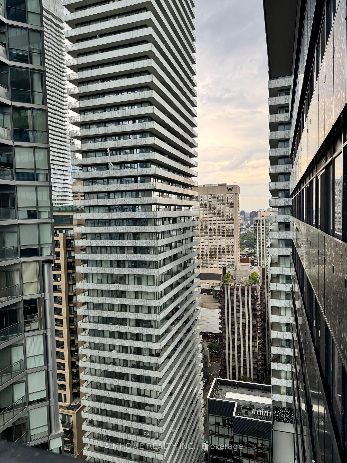 55 Charles St E, unit 3406 for rent