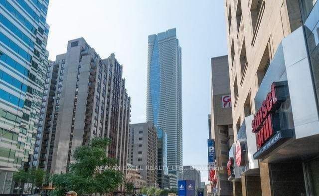 1 Bloor St E, unit 7102 for rent - image #33