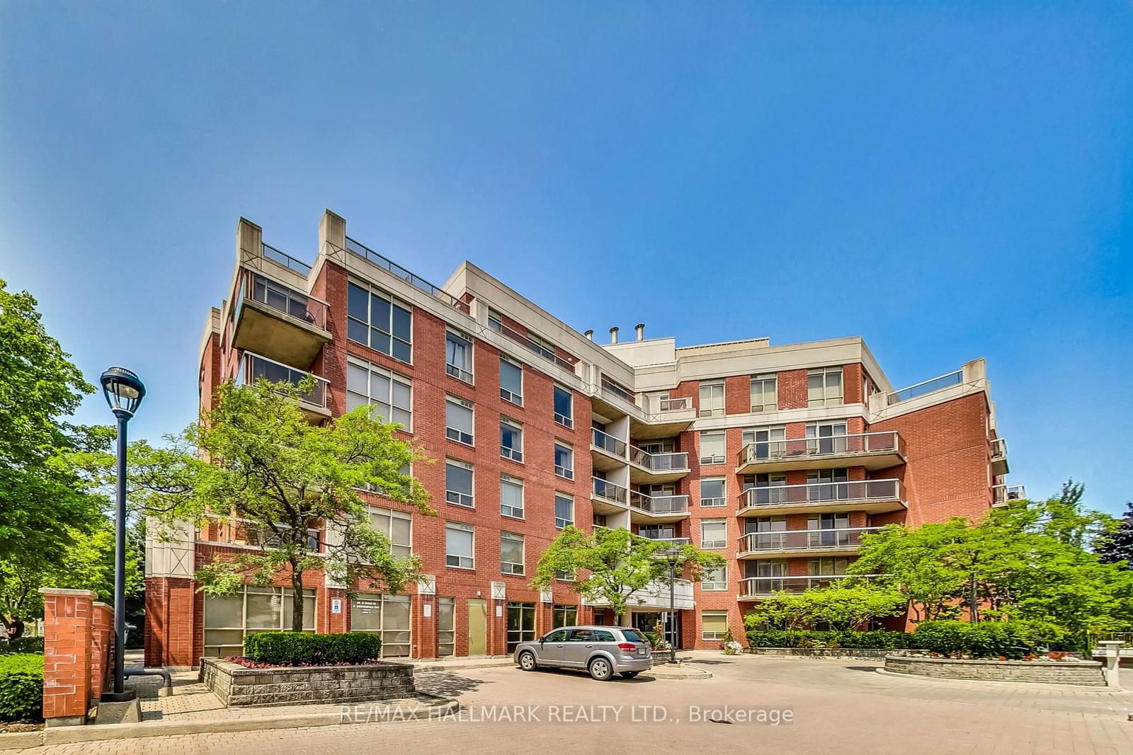 800 Sheppard Ave, unit 405 for sale