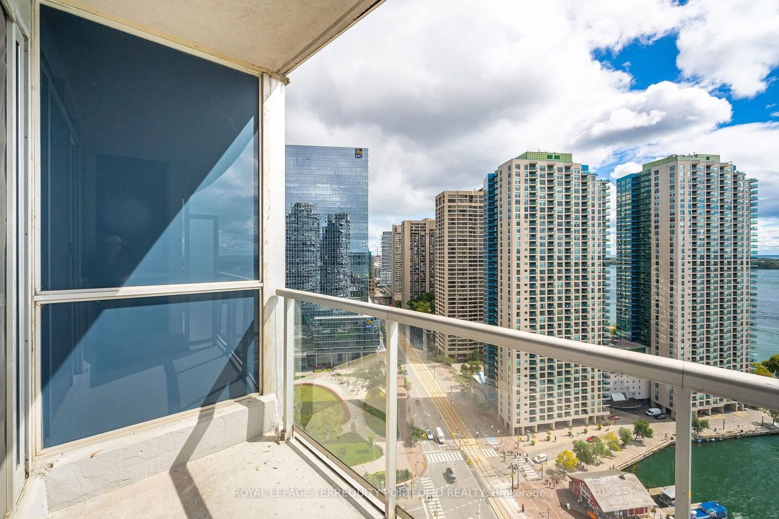 208 Queens Quay W, unit 2503 for sale