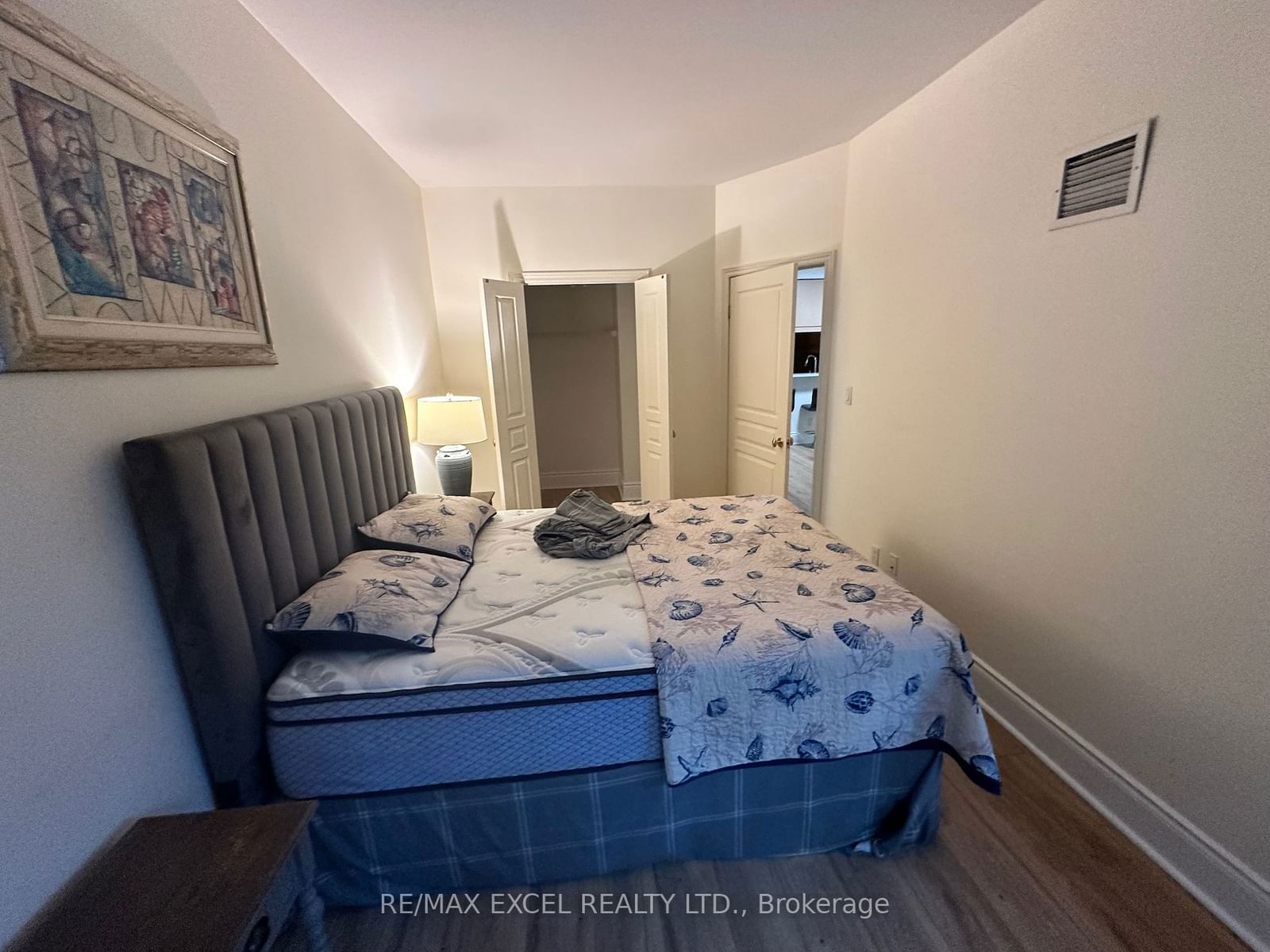 102 Bloor St W, unit 308 for rent - image #13