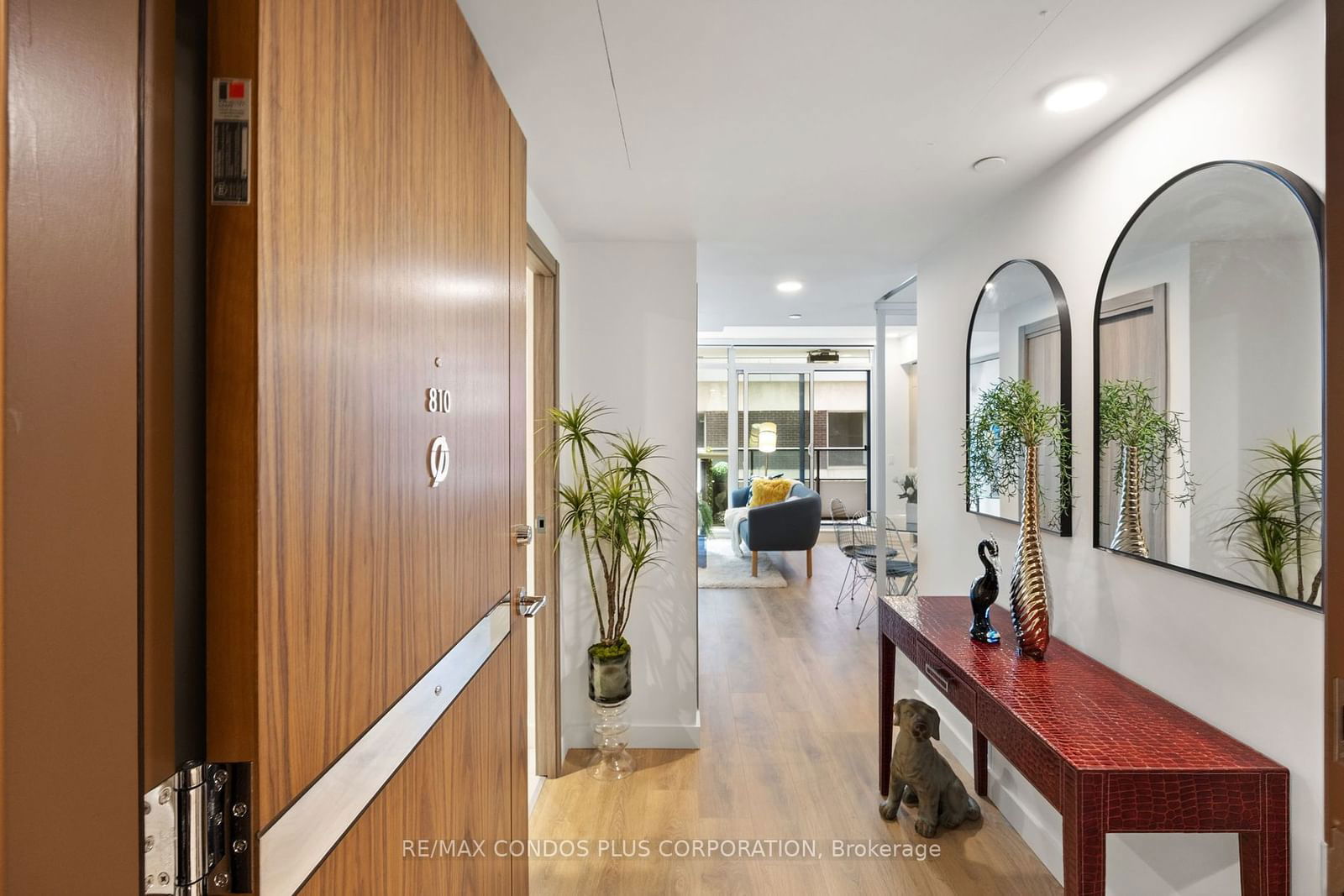 38 Widmer St, unit 810 for sale - image #2