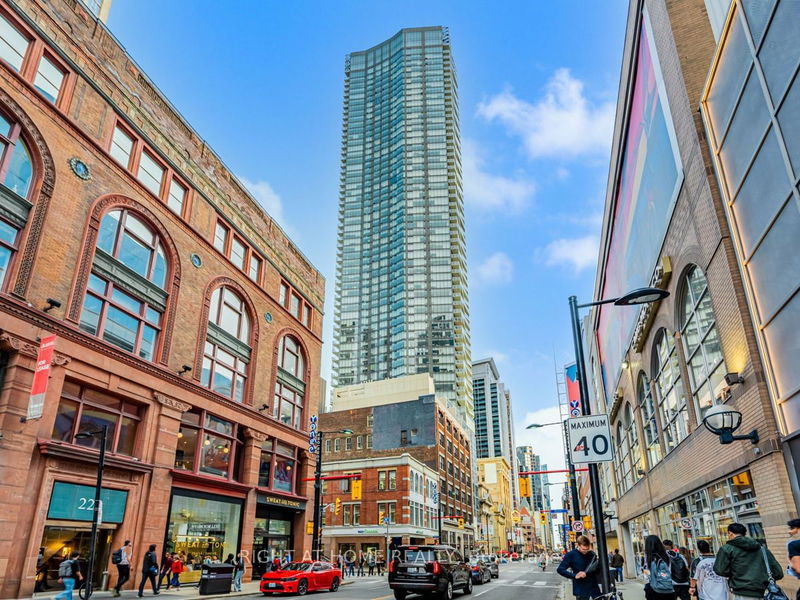 197 Yonge St, unit 1204 for sale - image #1