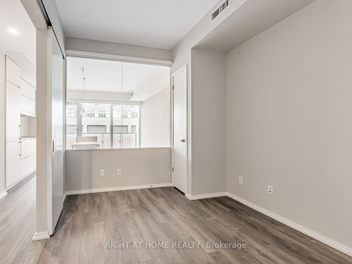 197 Yonge St, unit 1204 for sale