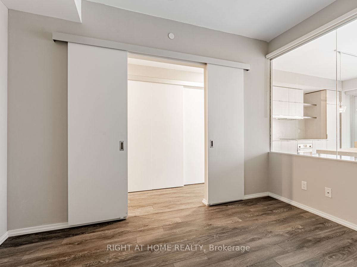 197 Yonge St, unit 1204 for sale - image #17