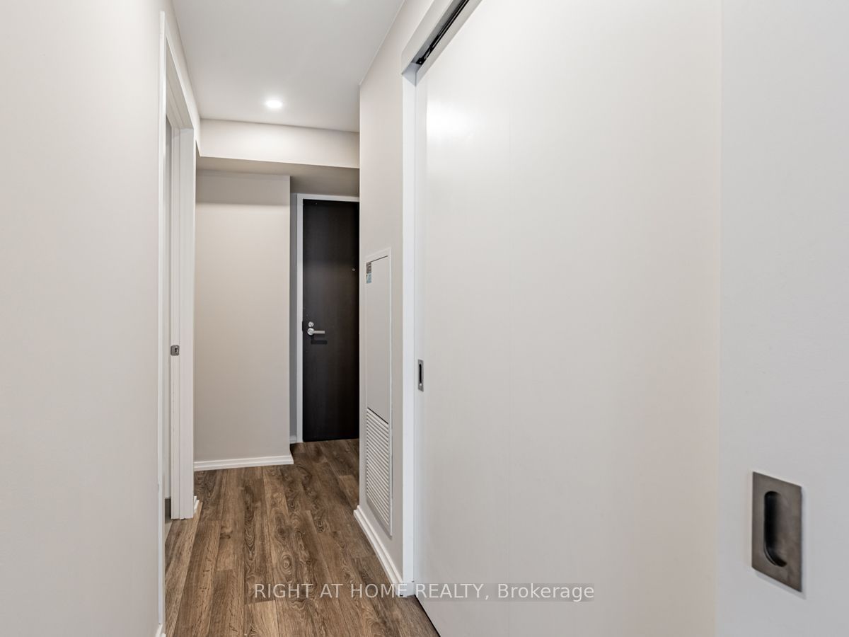 197 Yonge St, unit 1204 for sale