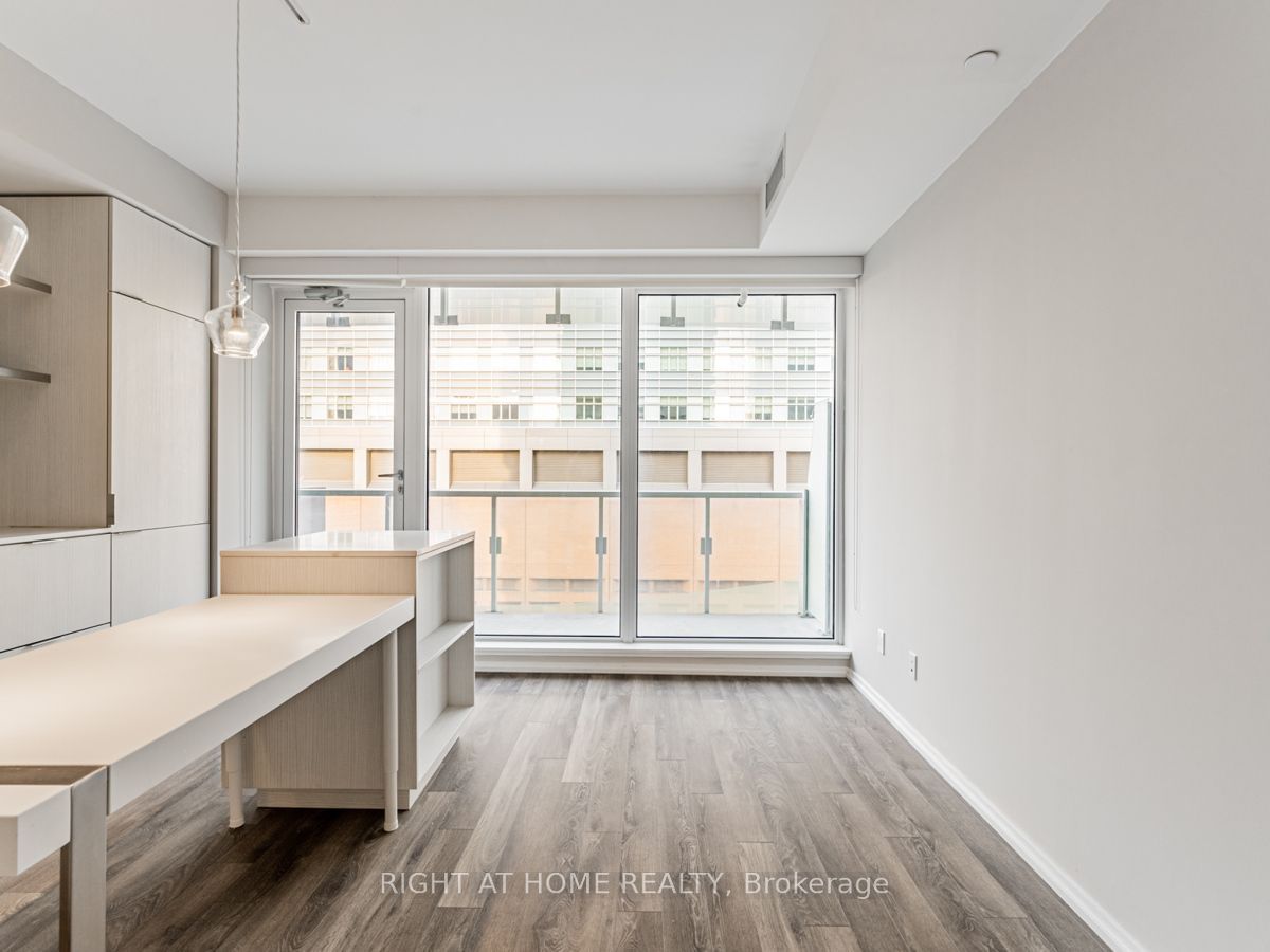 197 Yonge St, unit 1204 for sale - image #4