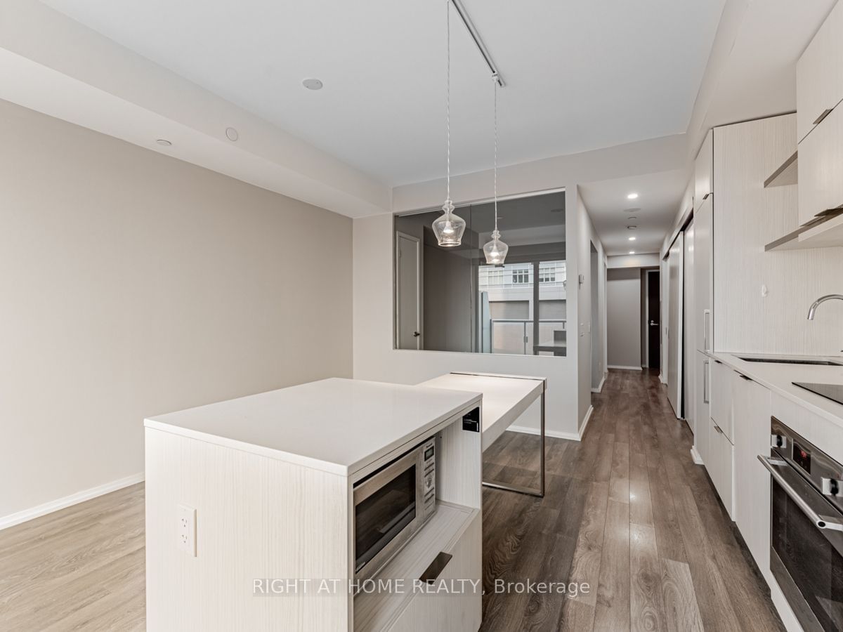 197 Yonge St, unit 1204 for sale