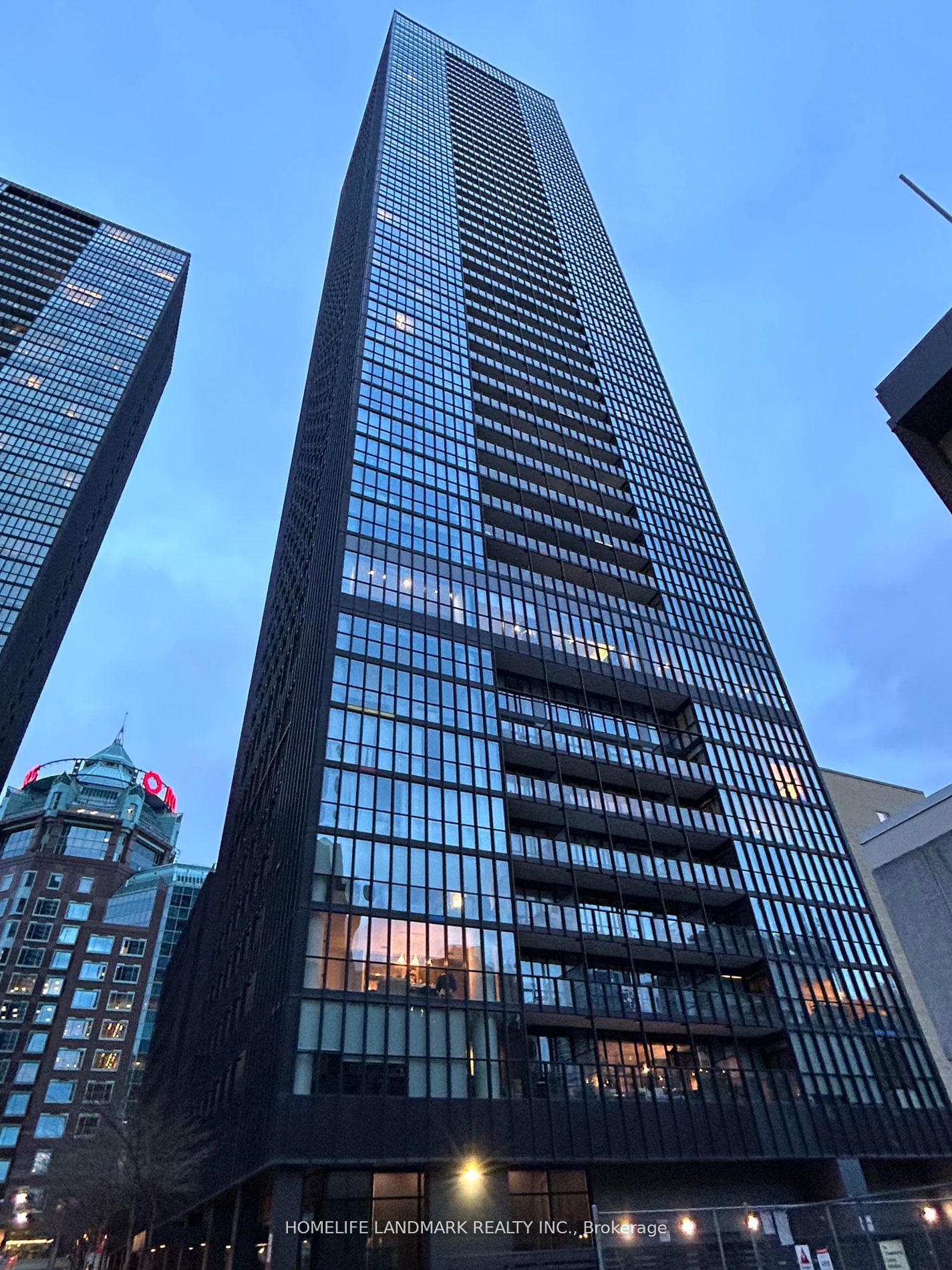 101 Charles St E, unit 617 for sale