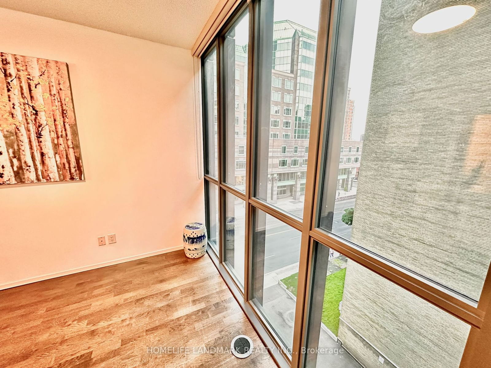 101 Charles St E, unit 617 for sale