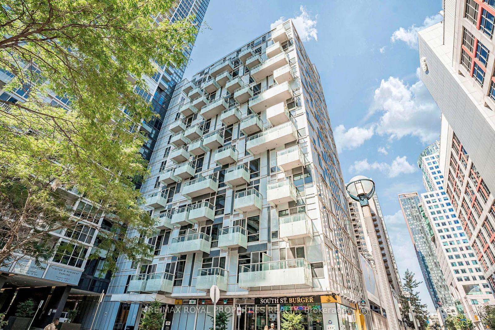 20 John St, unit 717 for sale - image #1