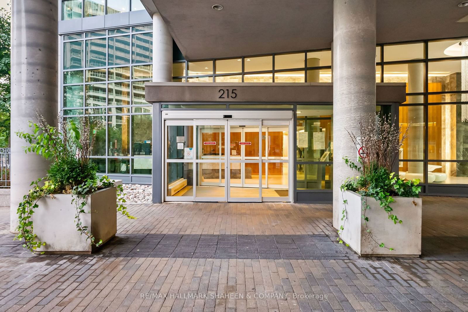 215 Fort York Blvd, unit 419 for sale