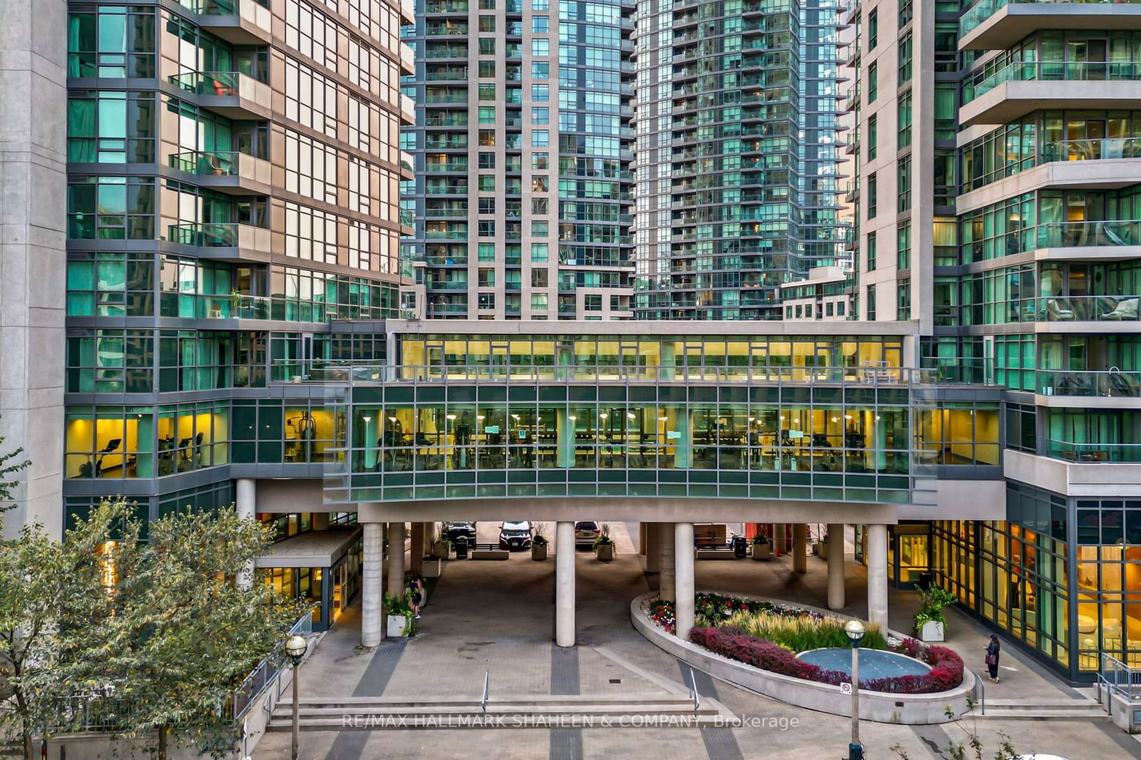 215 Fort York Blvd, unit 419 for sale