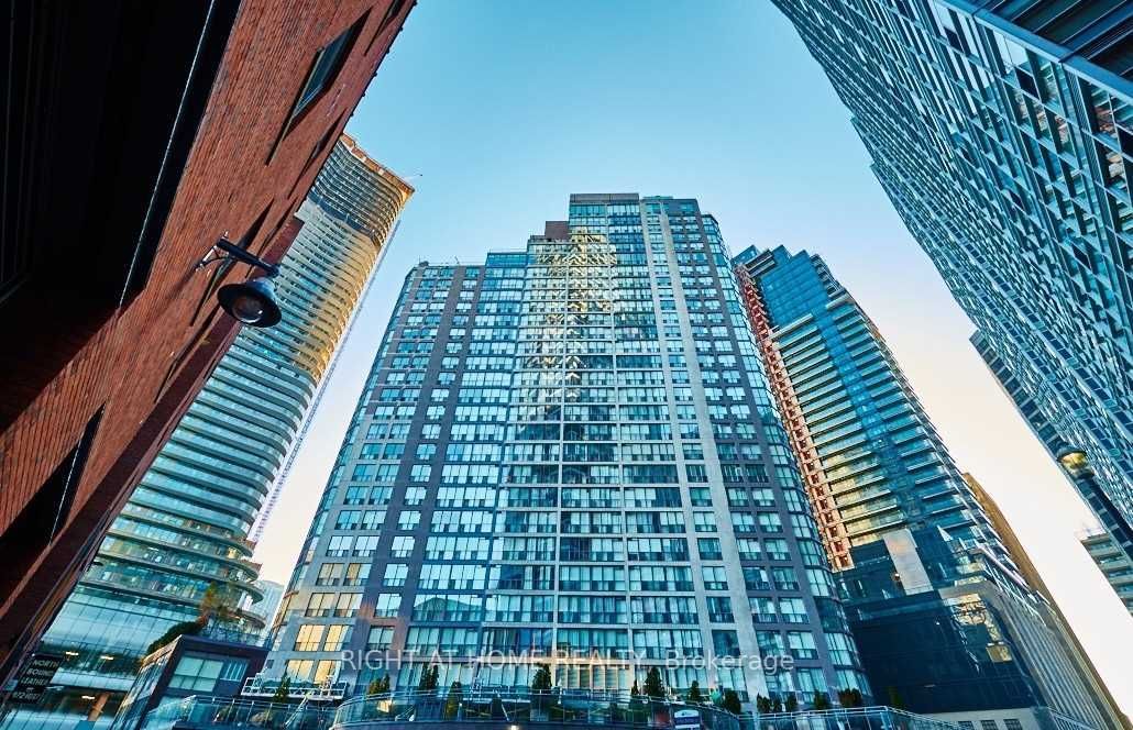 24 Wellesley St W, unit 1113 for rent