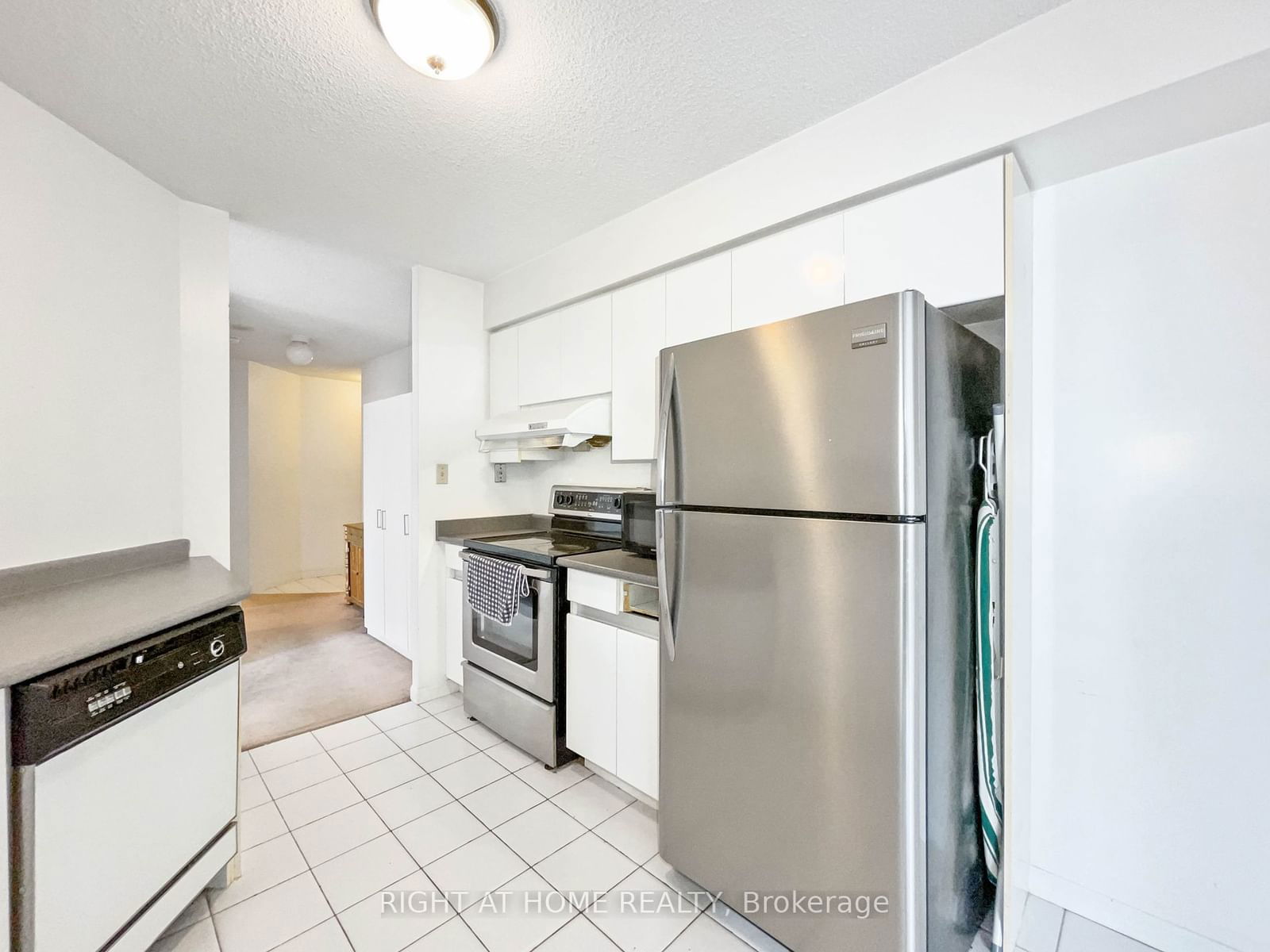 24 Wellesley St W, unit 1113 for rent - image #19