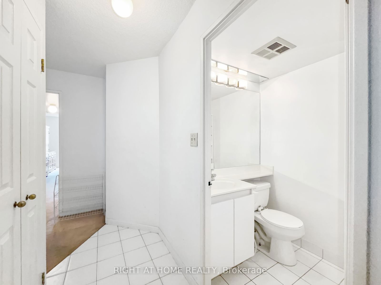 24 Wellesley St W, unit 1113 for rent