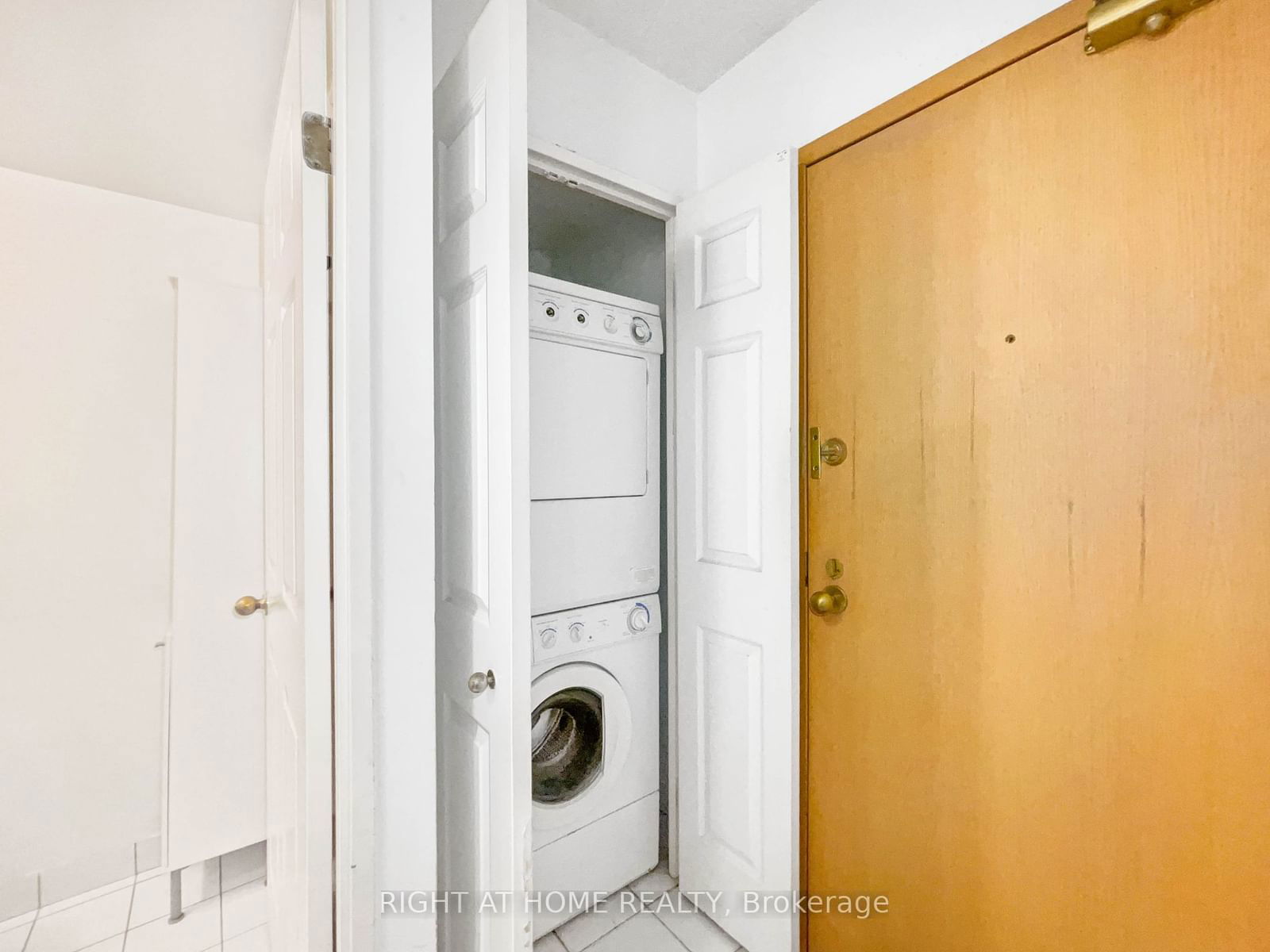 24 Wellesley St W, unit 1113 for rent - image #24