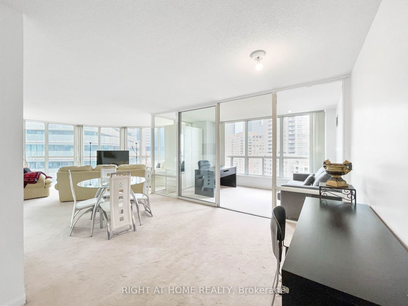 24 Wellesley St W, unit 1113 for rent - image #6