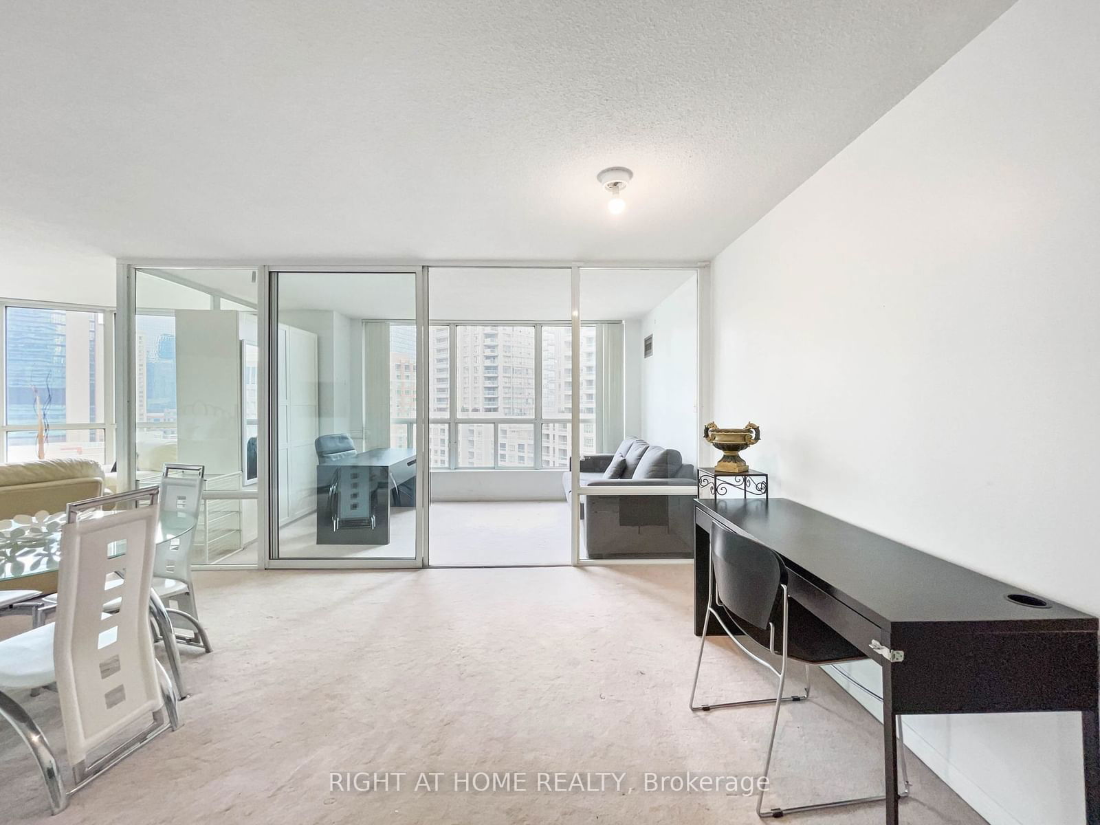 24 Wellesley St W, unit 1113 for rent - image #7