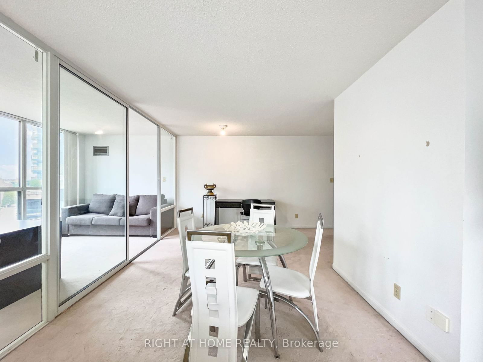 24 Wellesley St W, unit 1113 for rent - image #9