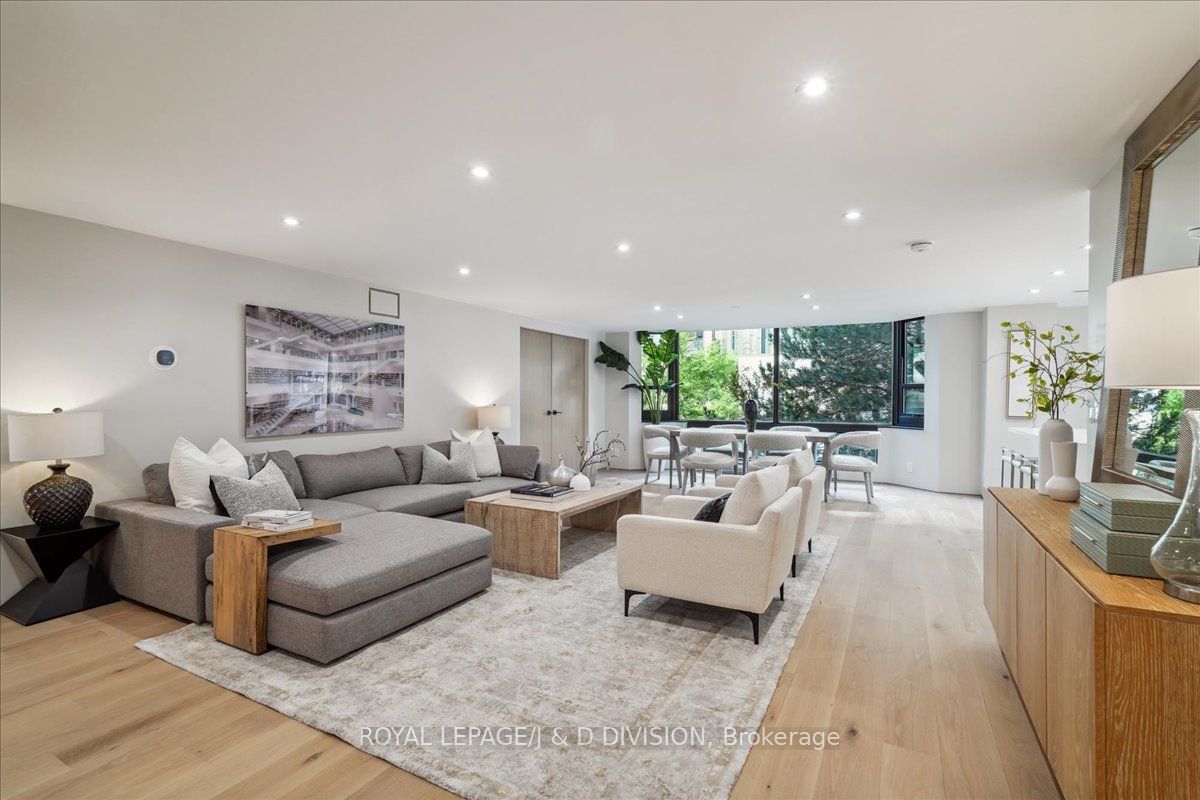 1166 Bay St, unit 404 for sale - image #2