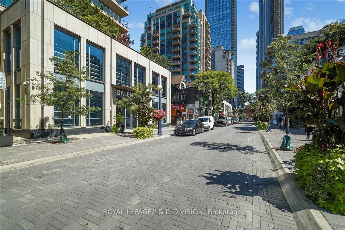 1166 Bay St, unit 404 for sale