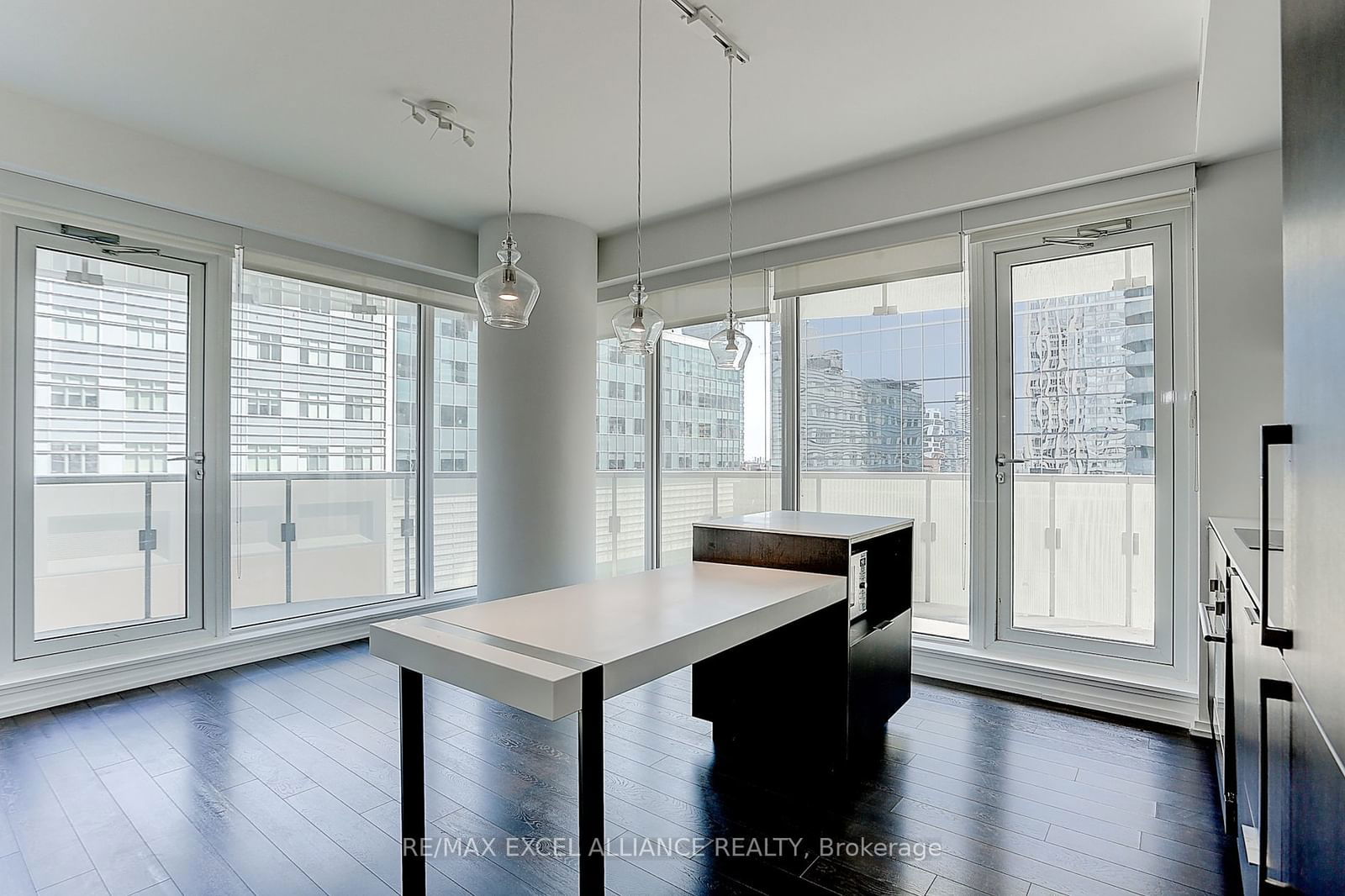 197 Yonge St, unit 1405 for rent - image #12