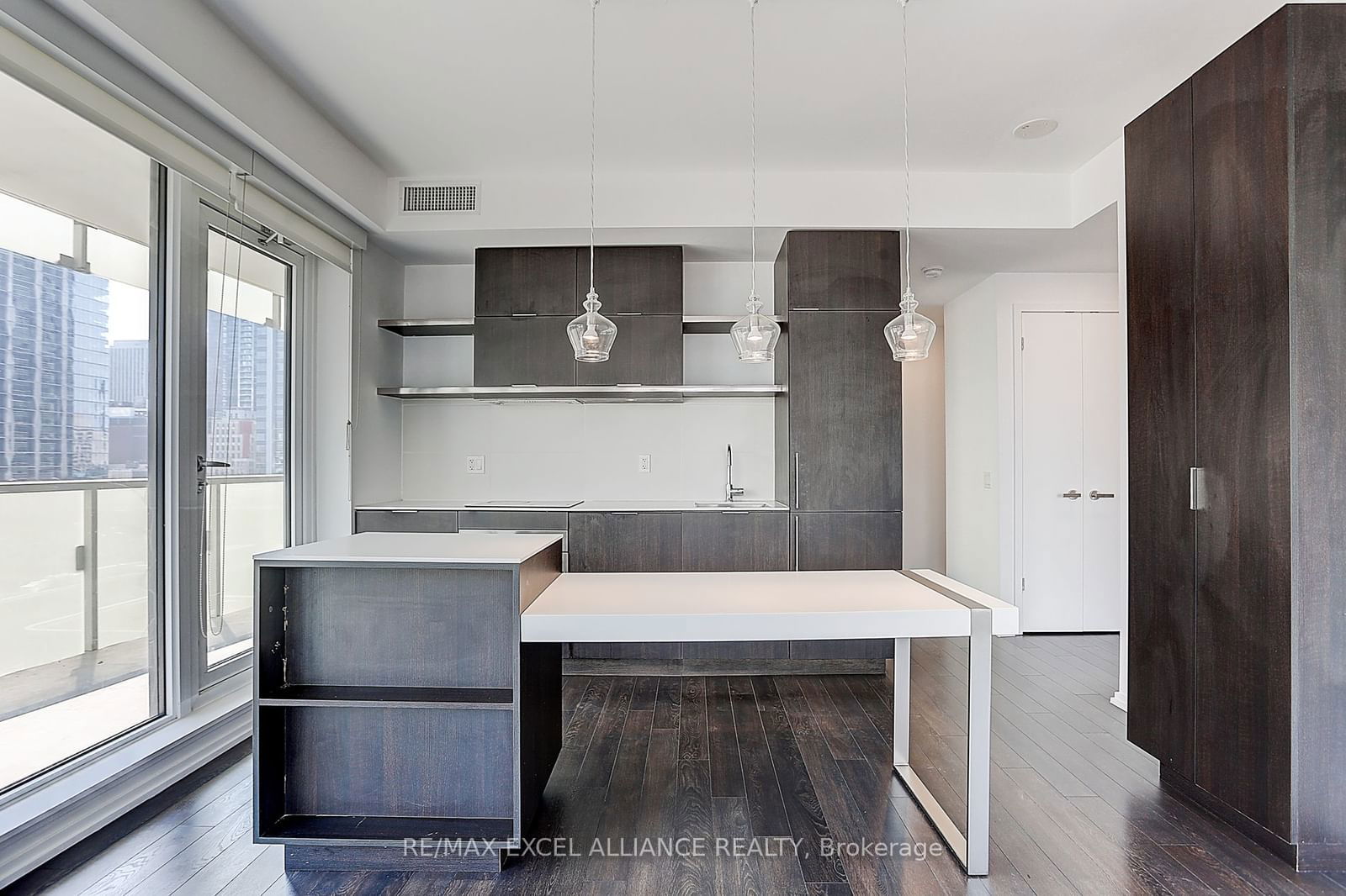 197 Yonge St, unit 1405 for rent - image #16