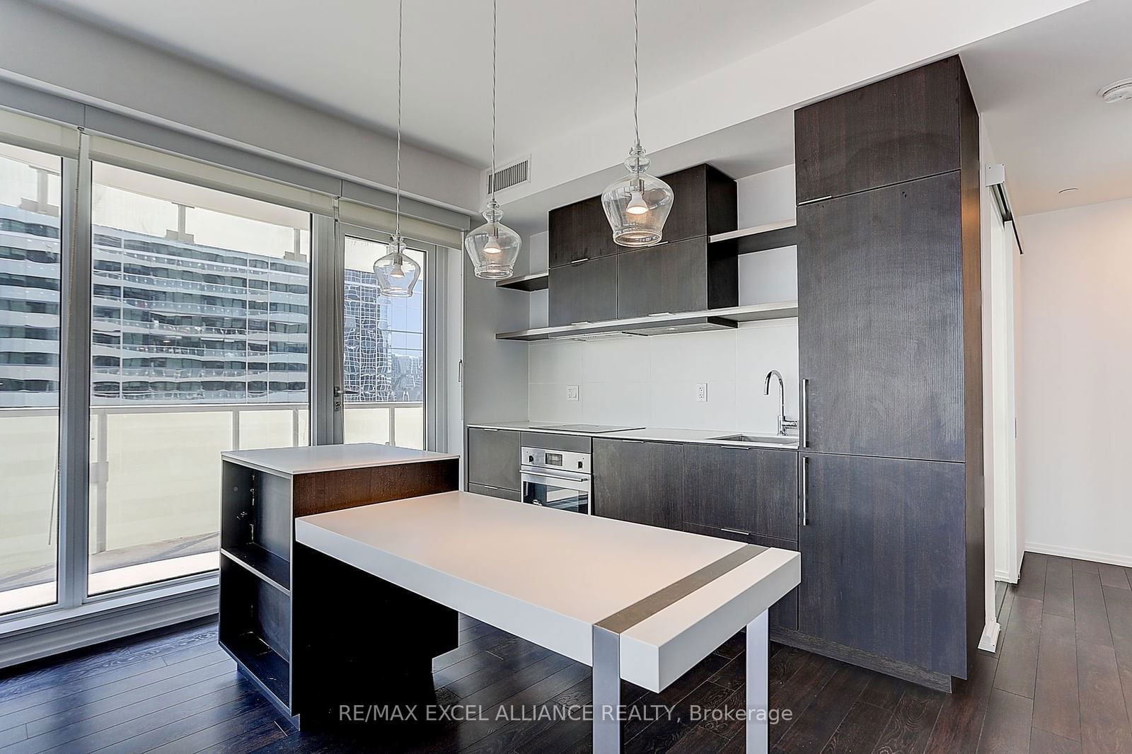 197 Yonge St, unit 1405 for rent