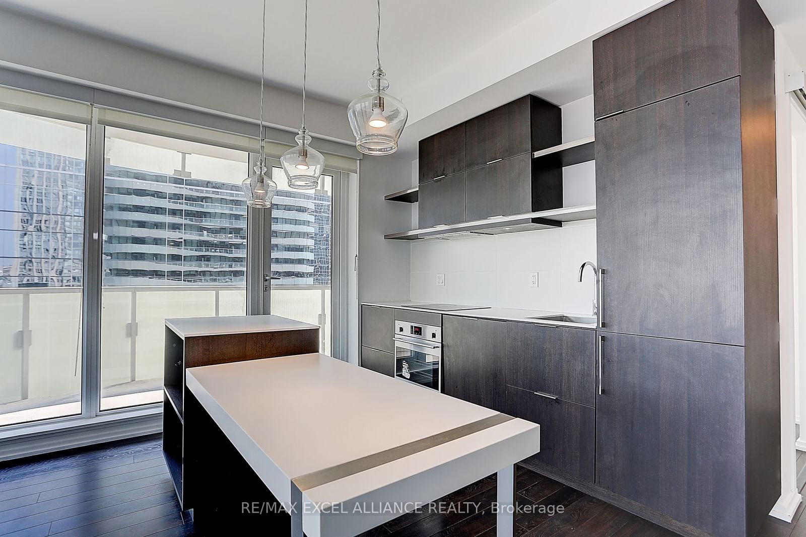 197 Yonge St, unit 1405 for rent