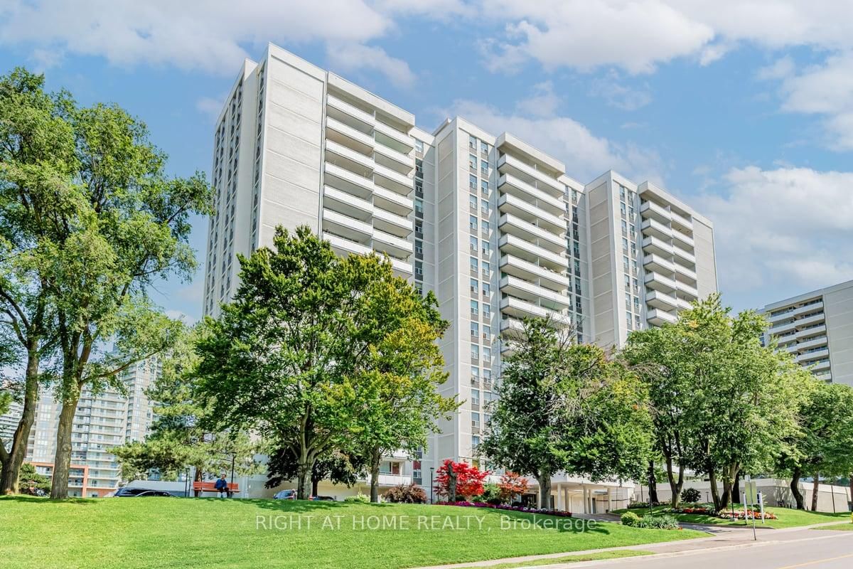 10 Parkway Forest Dr, unit 903 for sale - image #1