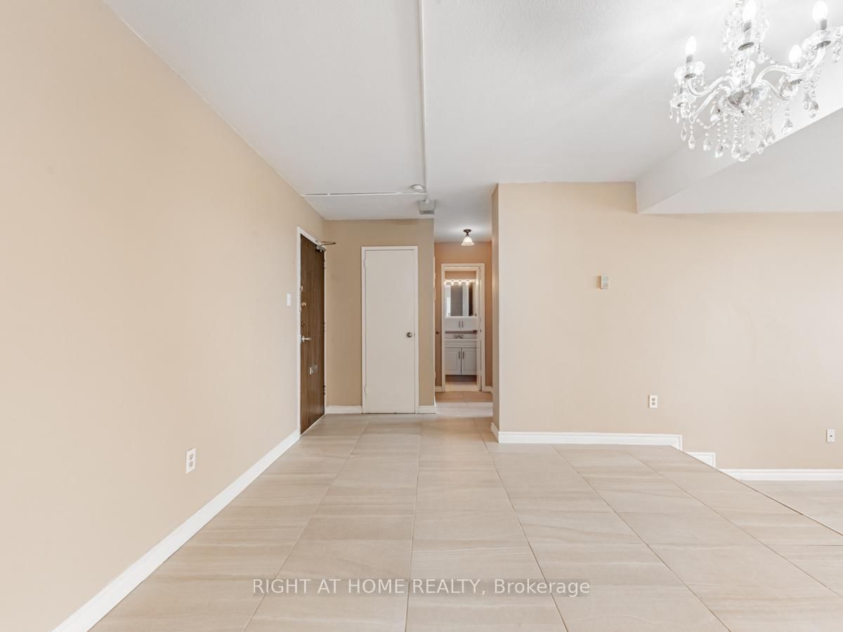 10 Parkway Forest Dr, unit 903 for sale - image #8