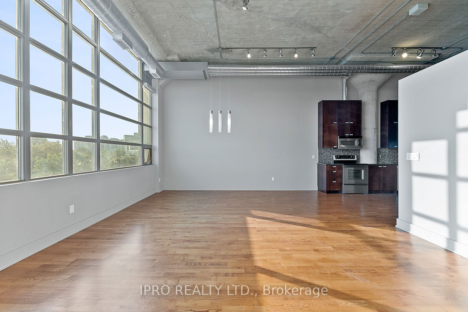 637 Lakeshore Blvd W, unit 410 for rent