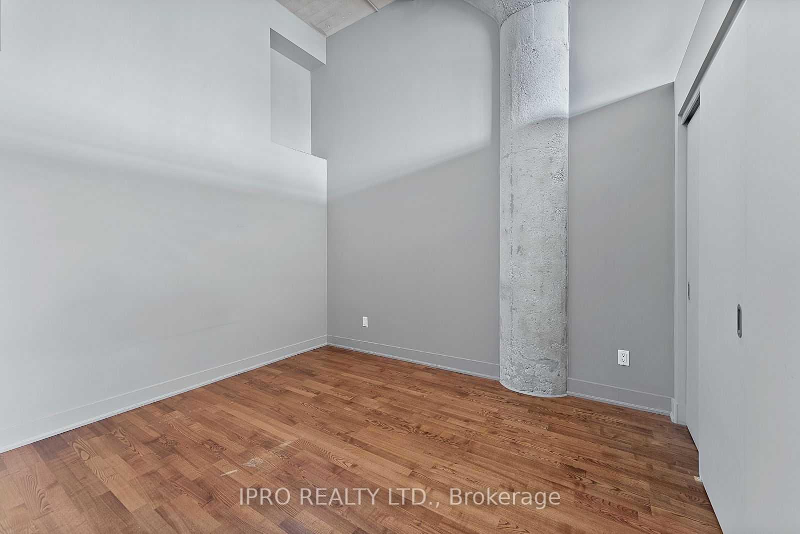 637 Lakeshore Blvd W, unit 410 for rent