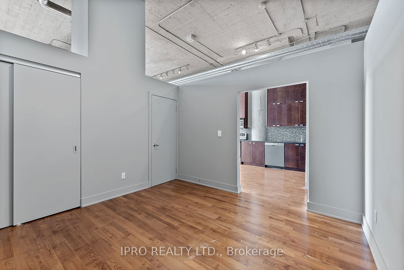 637 Lakeshore Blvd W, unit 410 for rent