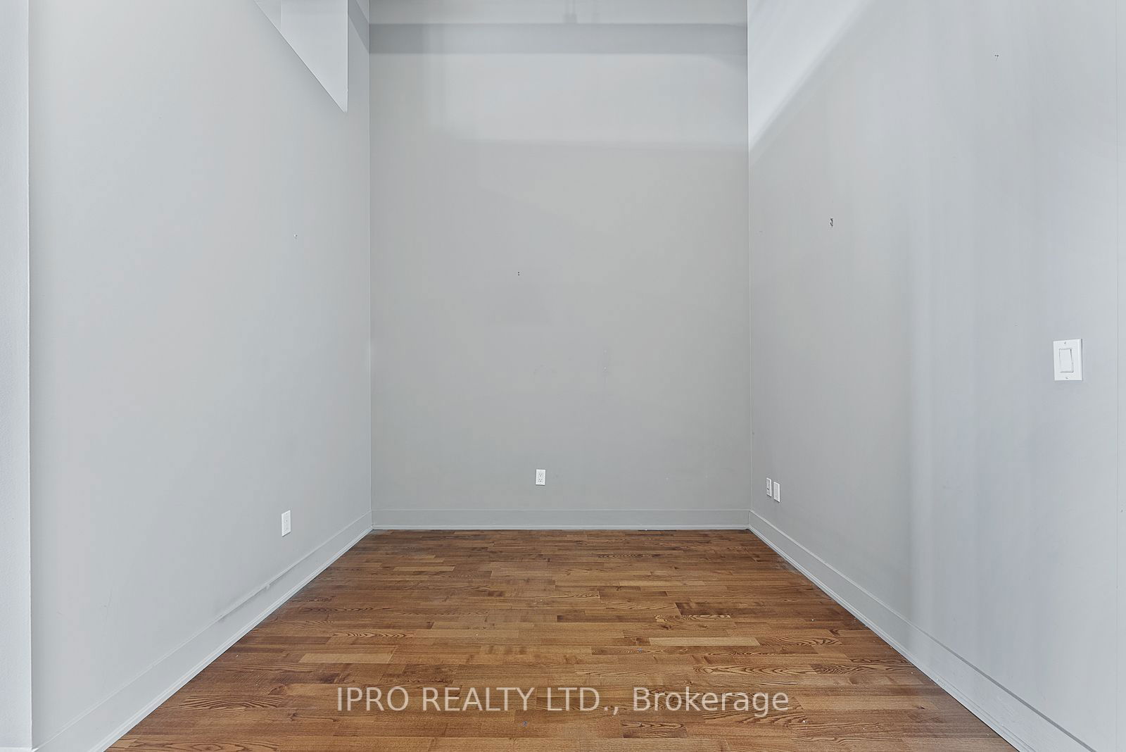 637 Lakeshore Blvd W, unit 410 for rent