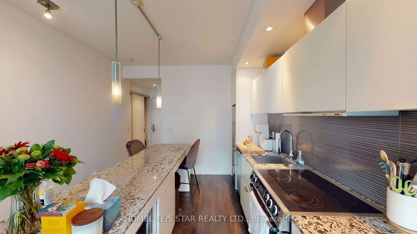 8 Charlotte St, unit 411 for rent