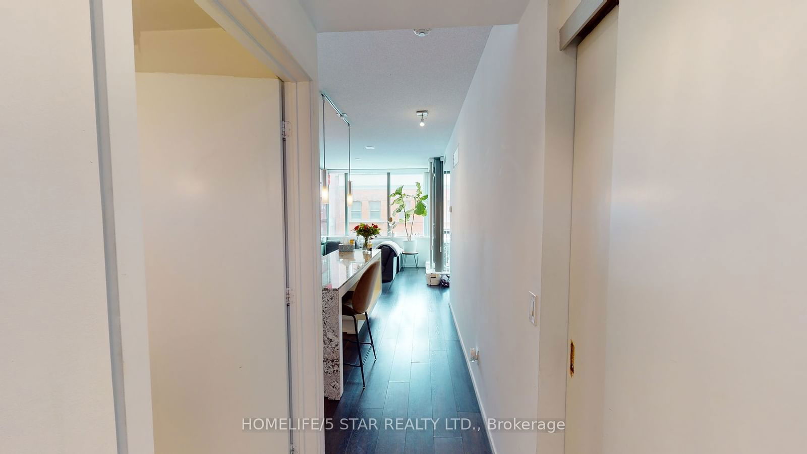 8 Charlotte St, unit 411 for rent