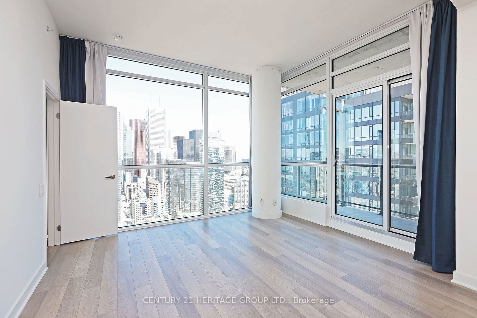 290 Adelaide St W, unit 4010 for rent - image #18