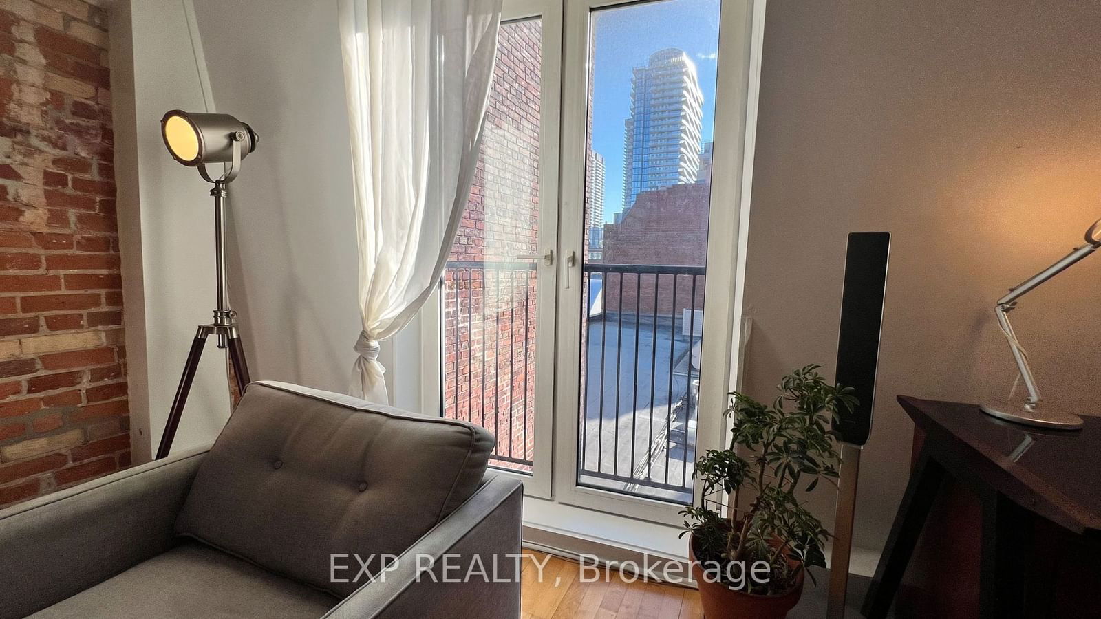 81A Front St E, unit 415 for rent