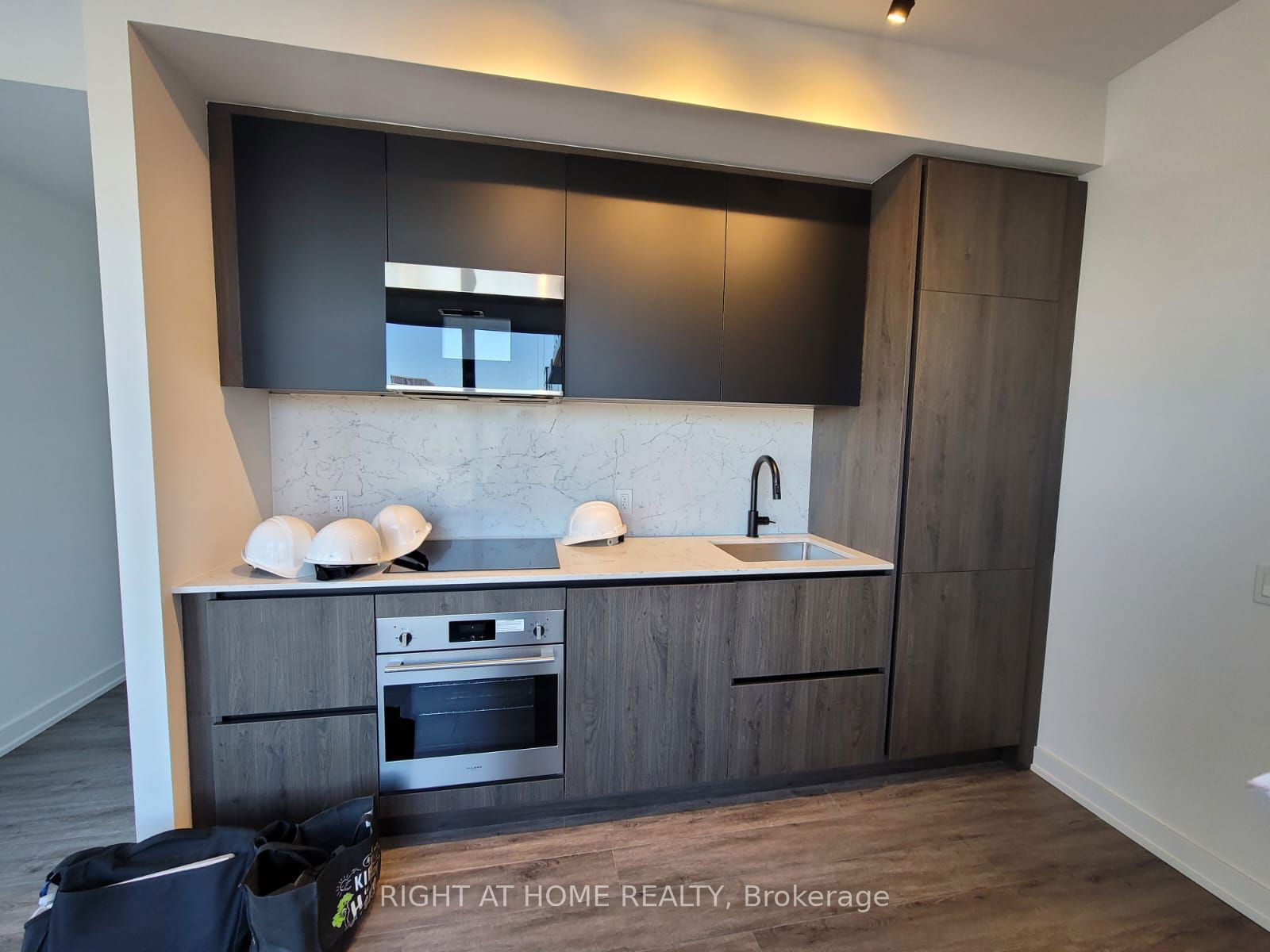 108 Peter St, unit 1002 for rent - image #2