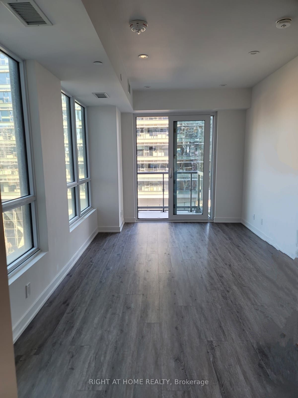 108 Peter St, unit 1002 for rent - image #3