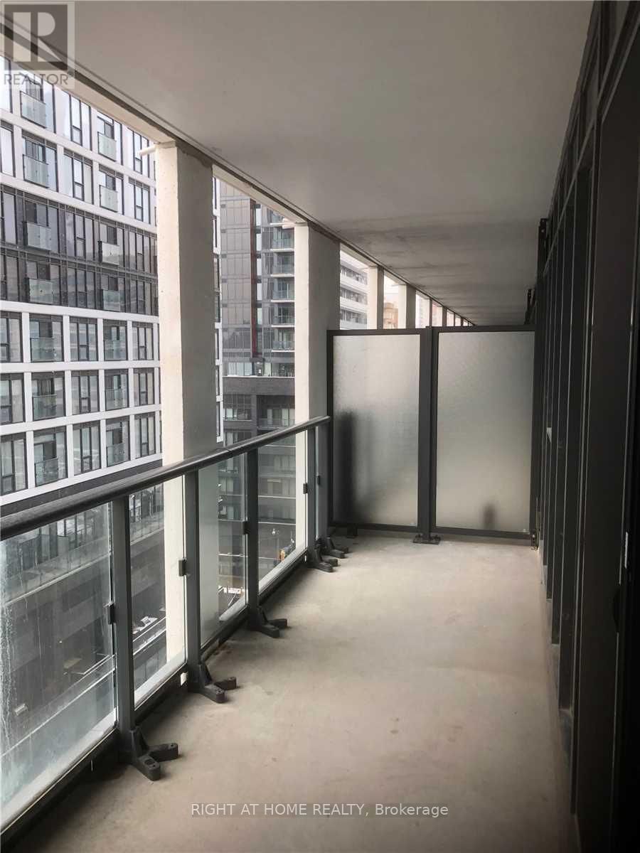 251 Jarvis St, unit 818 for rent