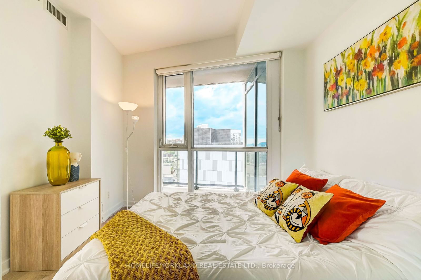 20 Bruyeres Mews, unit 1703 for sale - image #3