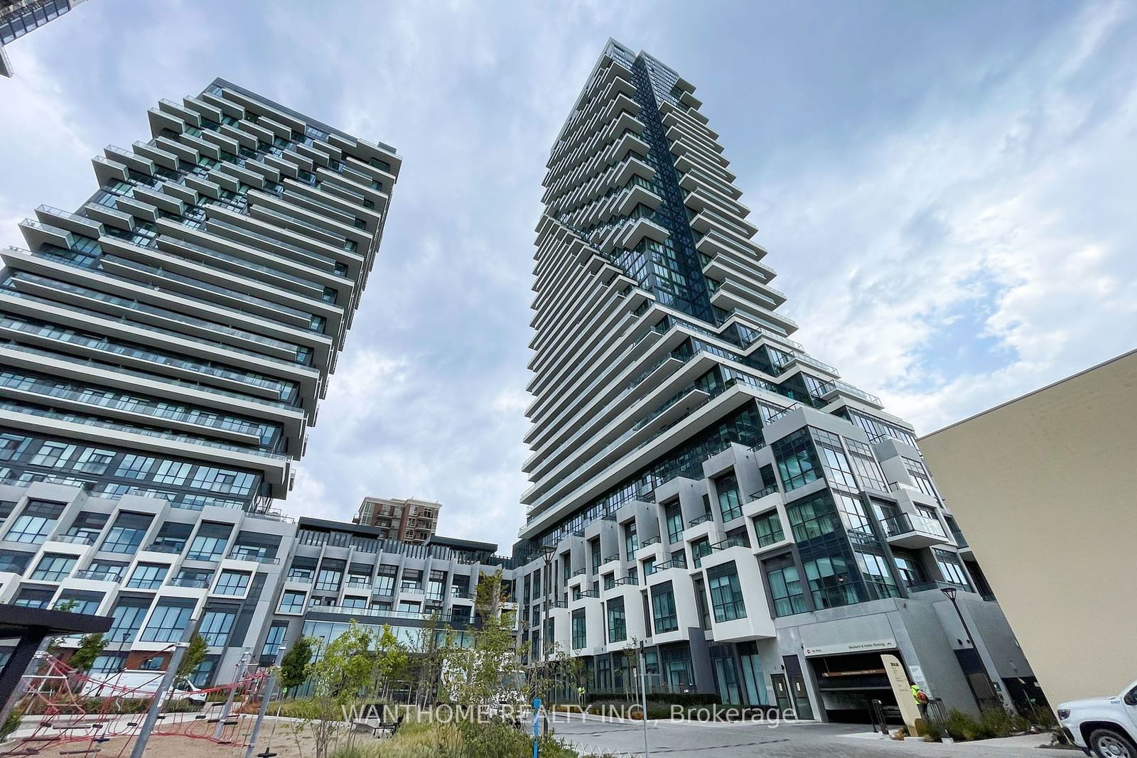 30 Inn On The Park Dr, unit 1602 for sale