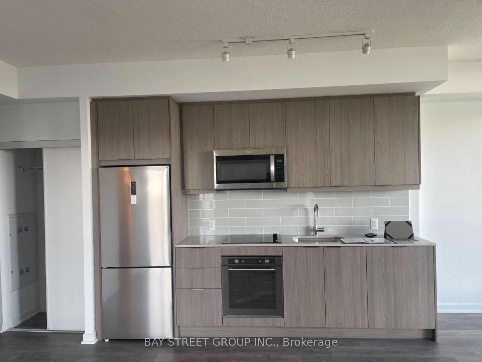 38 Forest Manor Rd, unit 2104 for rent - image #5