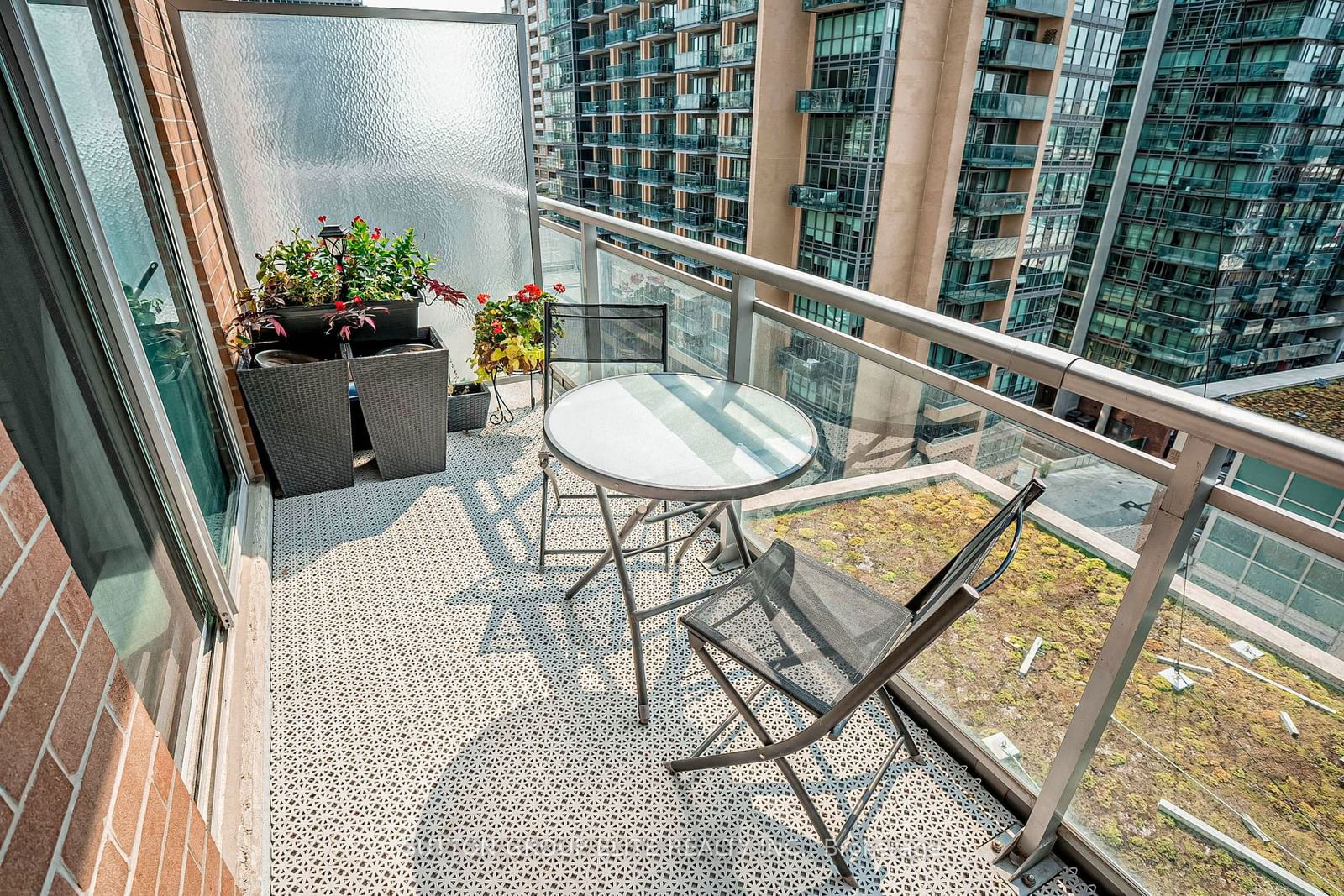 50 Lynn Williams St, unit 907 for sale - image #27