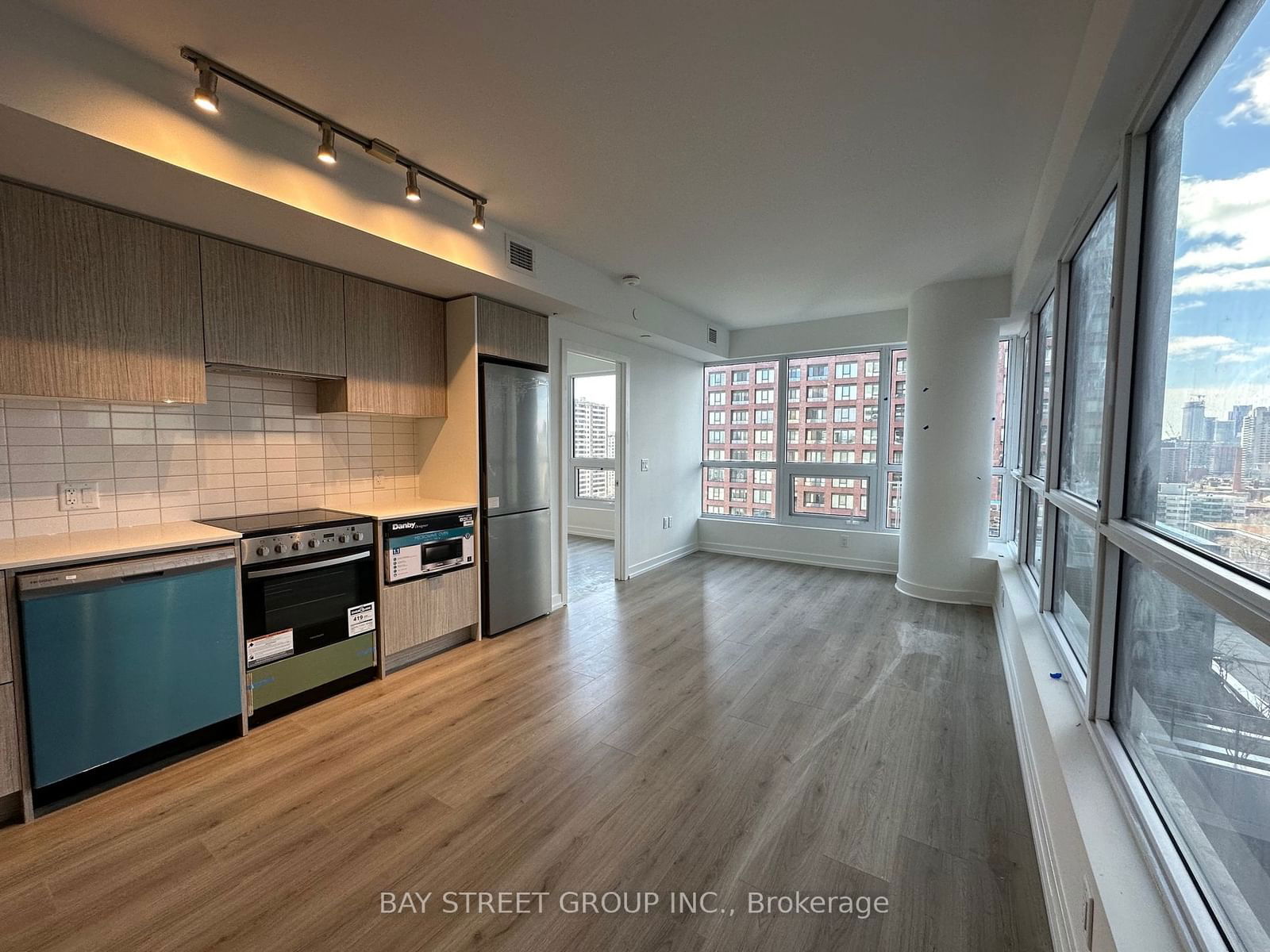 395 Bloor St E, unit 1202 for rent