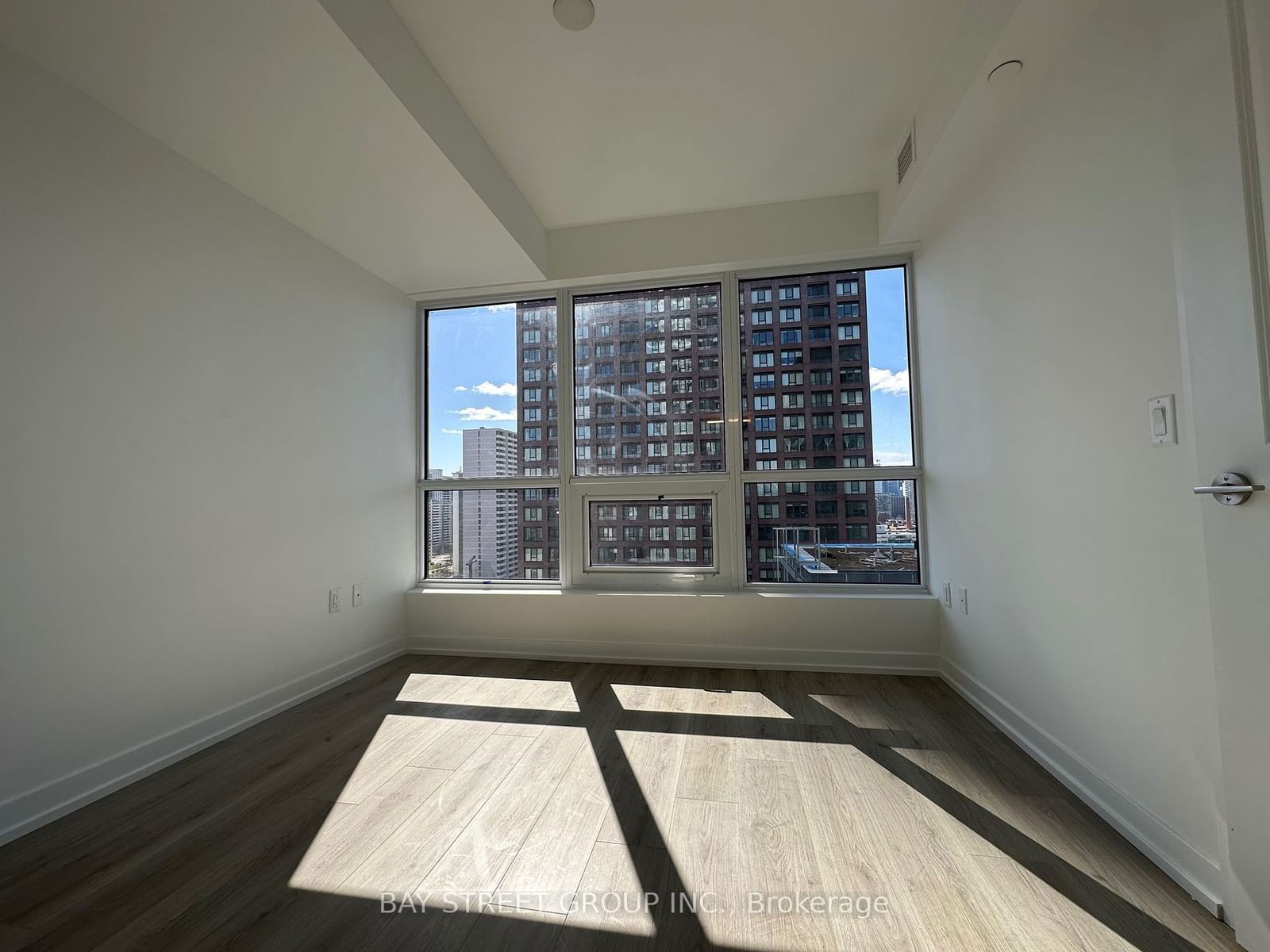 395 Bloor St E, unit 1202 for rent