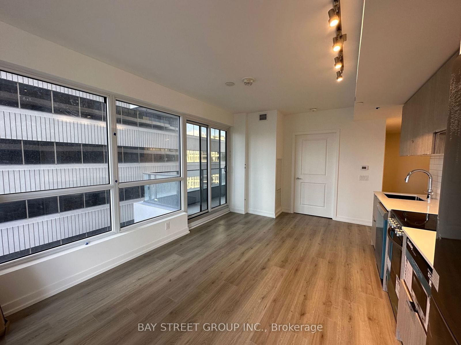 395 Bloor St E, unit 1202 for rent